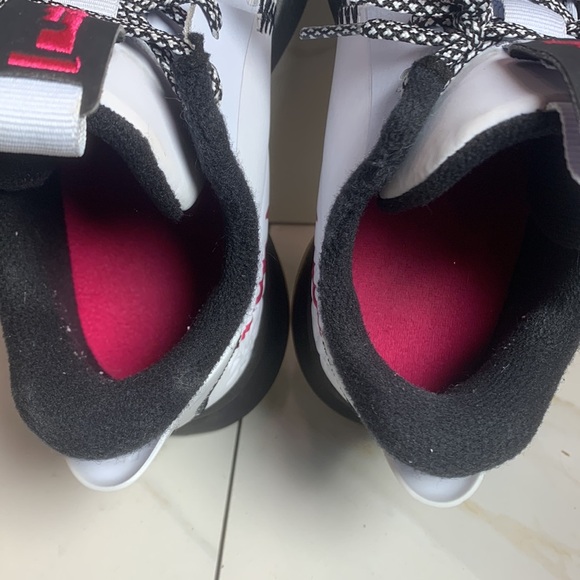 Nike CT4629-008 LeBron Witness V 5 2020 Air Basketball Shoes Youth Sz 4Y - Picture 7 of 9